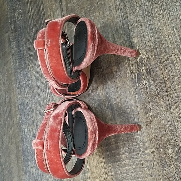 Sandro 36 or 6 Pink Velvet Tan bottom Buckle Ankle strap New without Tags Box - Picture 16 of 16